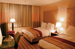 800px-Hotel-room-renaissance-columbus-ohio